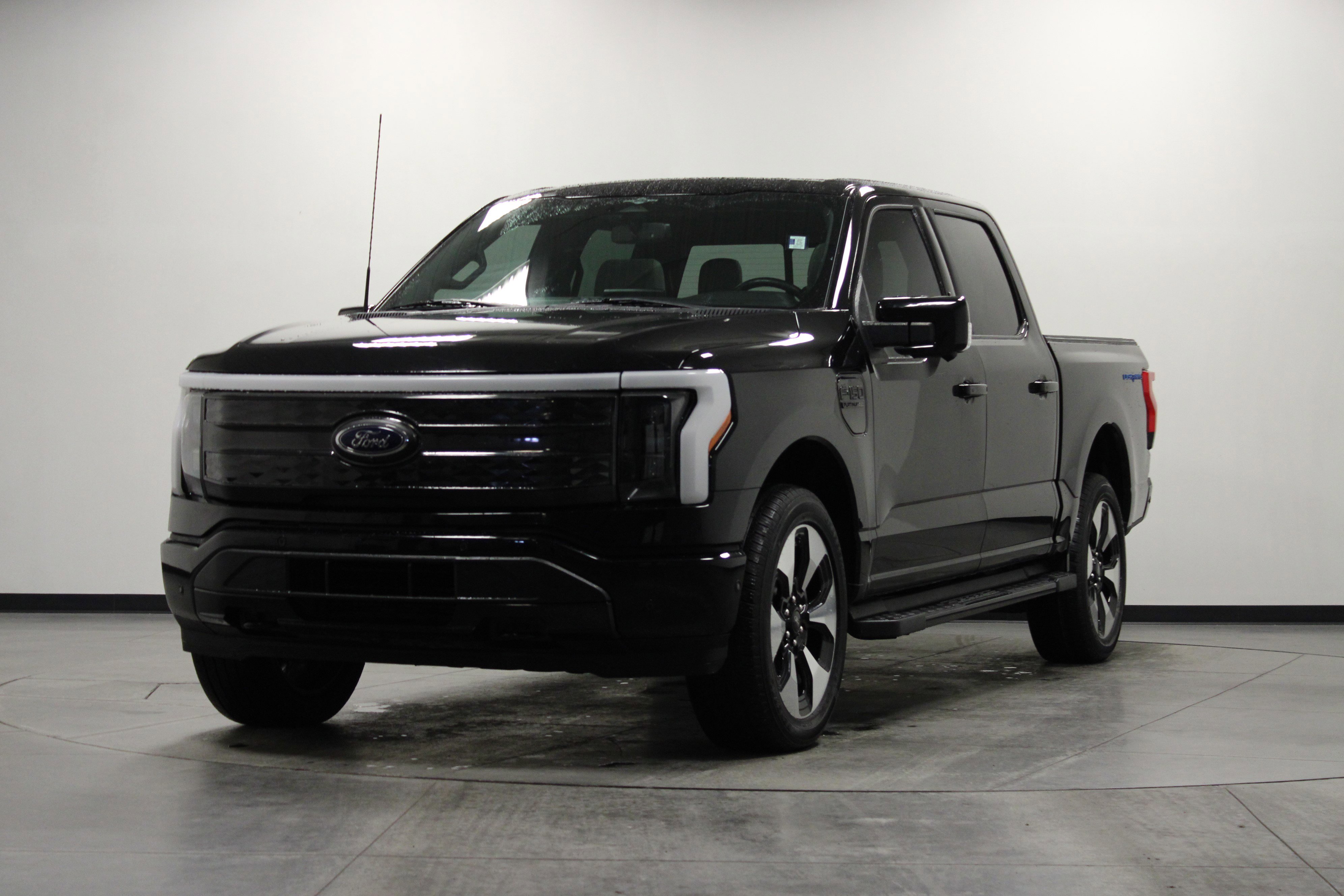 Used 2023 Ford F150 Lightning Platinum image 8