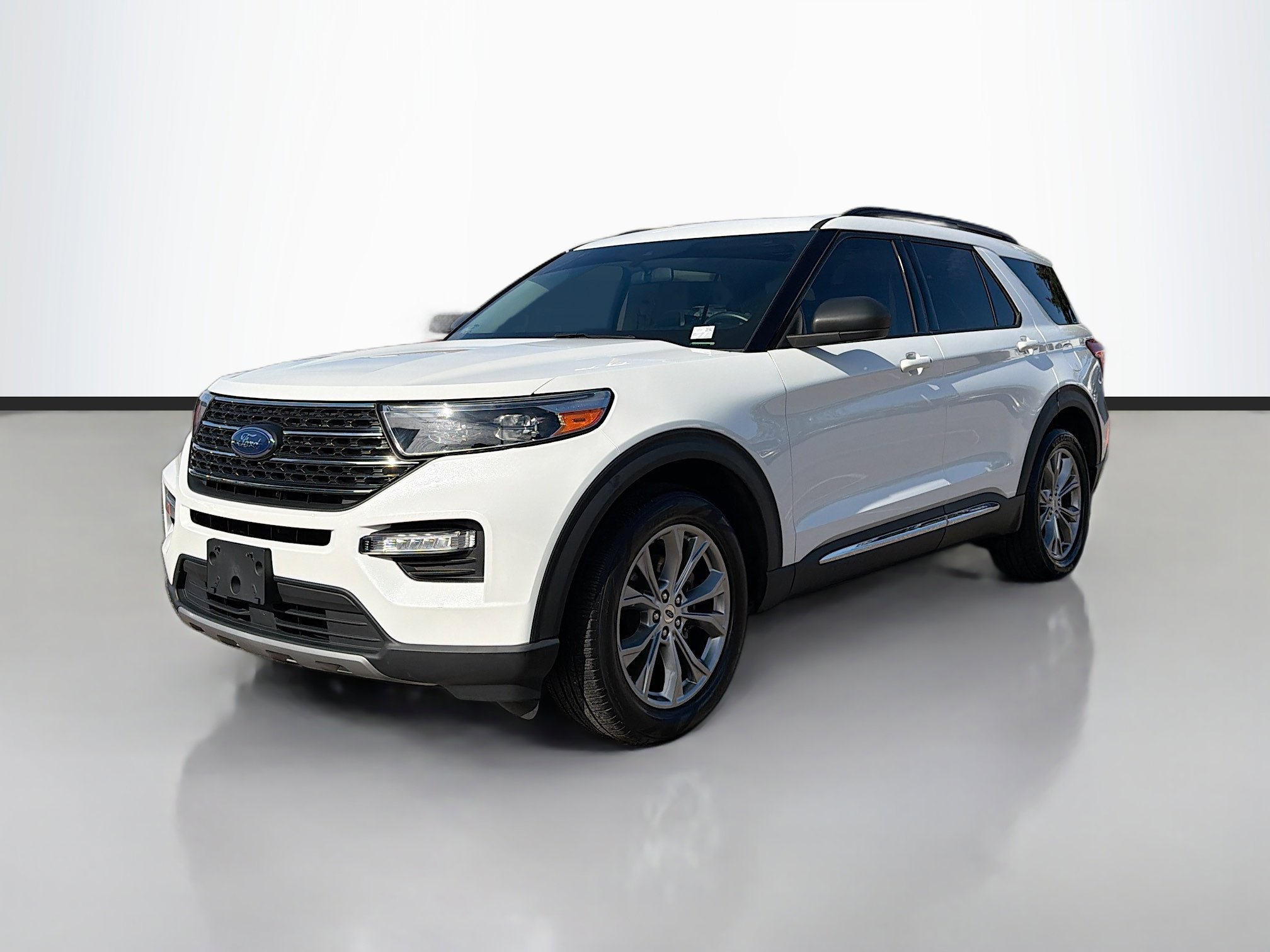 Used 2022 Ford Explorer XLT w/ Equipment Group 202A image 7