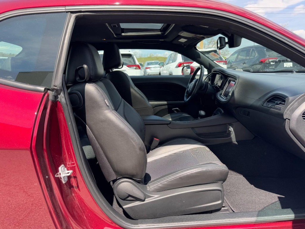 Used 2020 Dodge Challenger SXT w/ Plus Package image 10