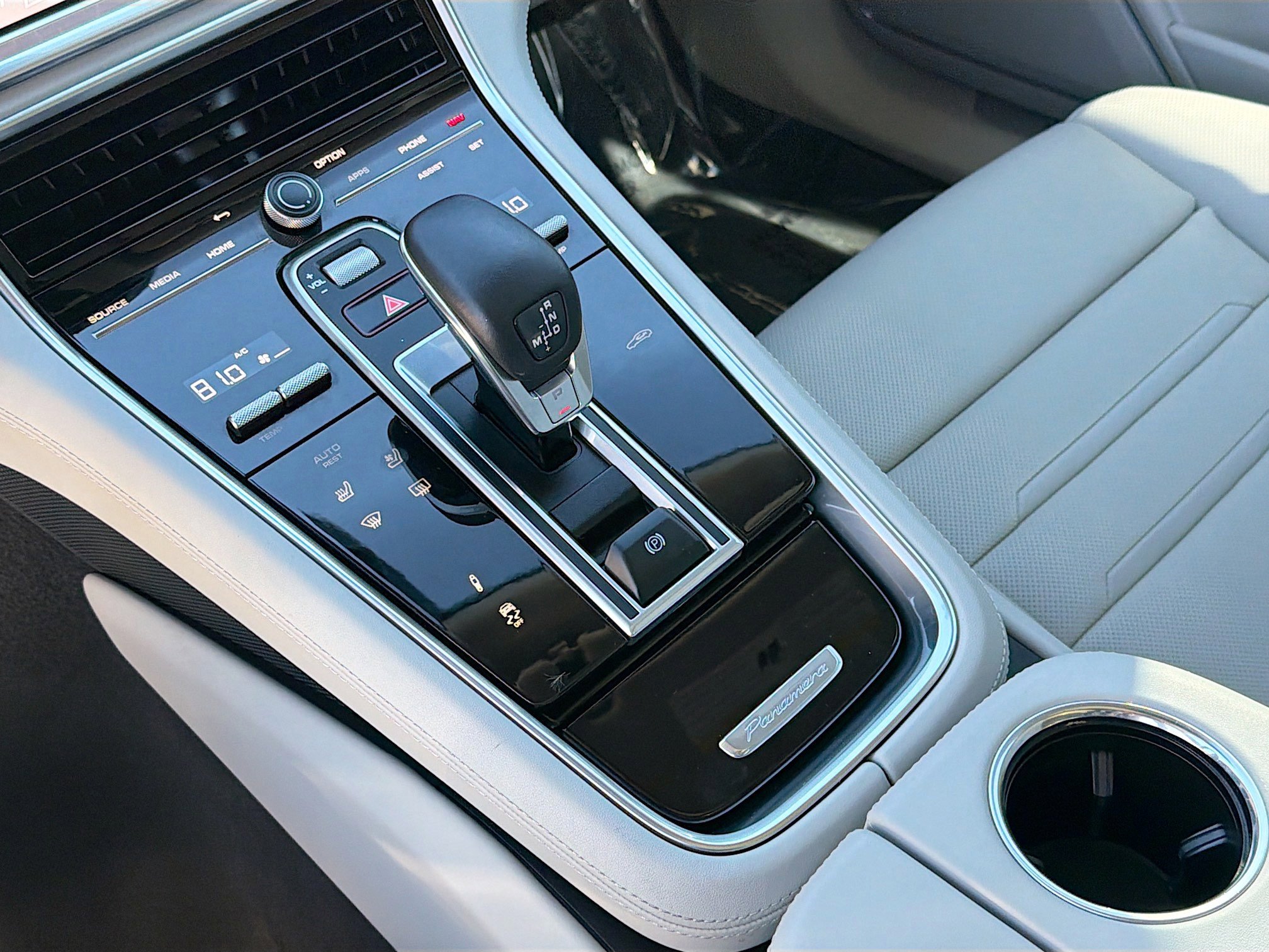 Used 2023 Porsche Panamera 4S w/ Premium Package image 28