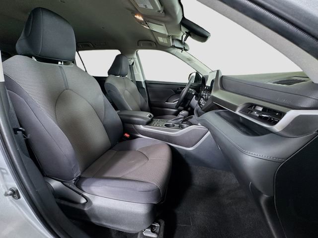 Used 2023 Toyota Highlander LE AWD/4WD image 28
