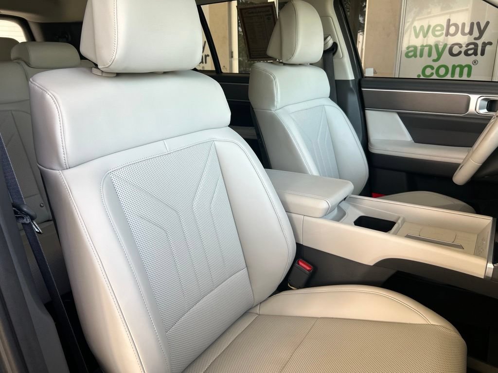 Used 2025 Hyundai Santa Fe SEL FWD image 20