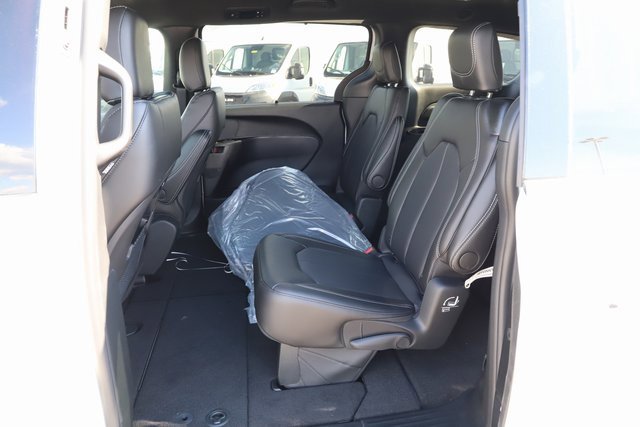 New 2026 Chrysler Pacifica Select image 19