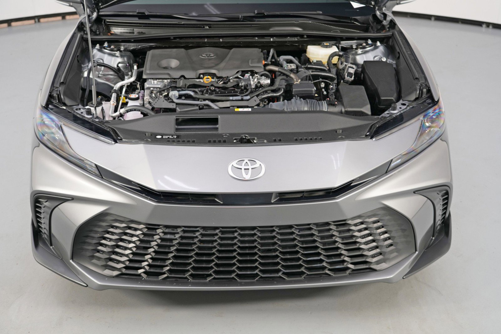 Used 2025 Toyota Camry SE w/ Convenience Package image 7