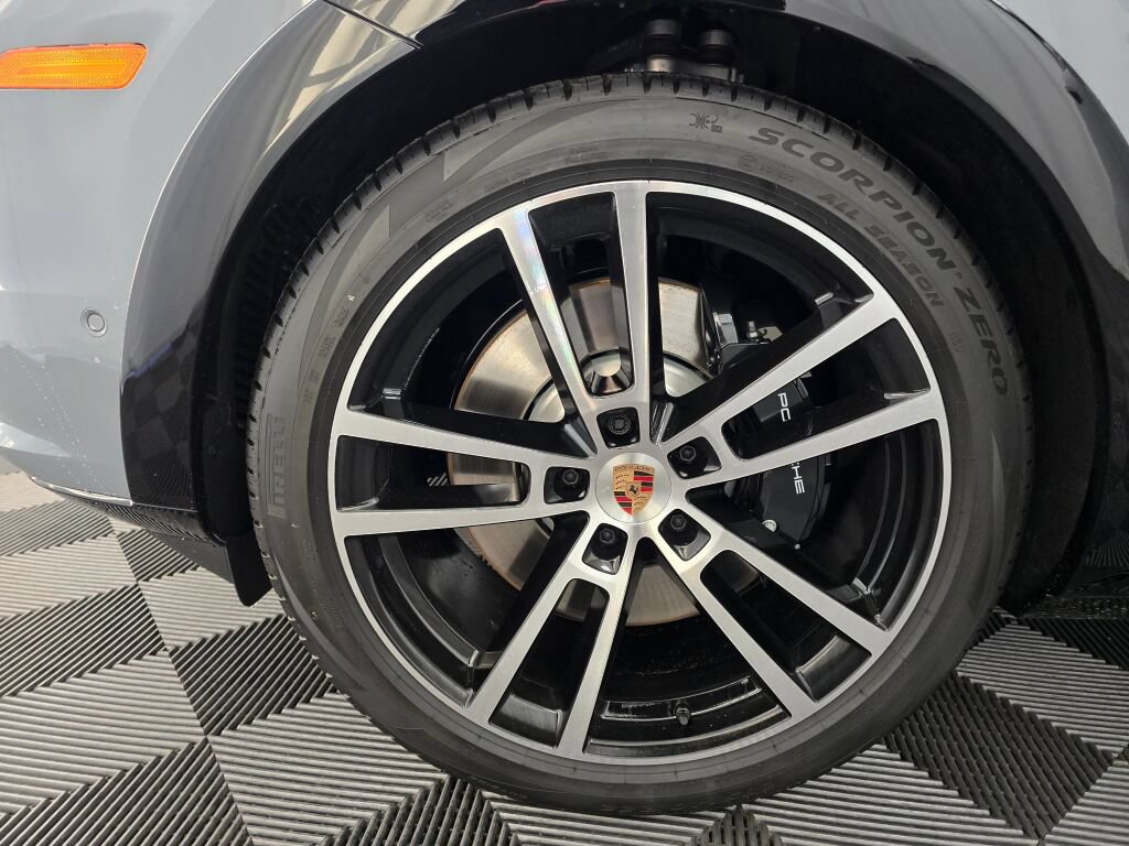 New 2026 Porsche Cayenne GTS AWD/4WD image 23