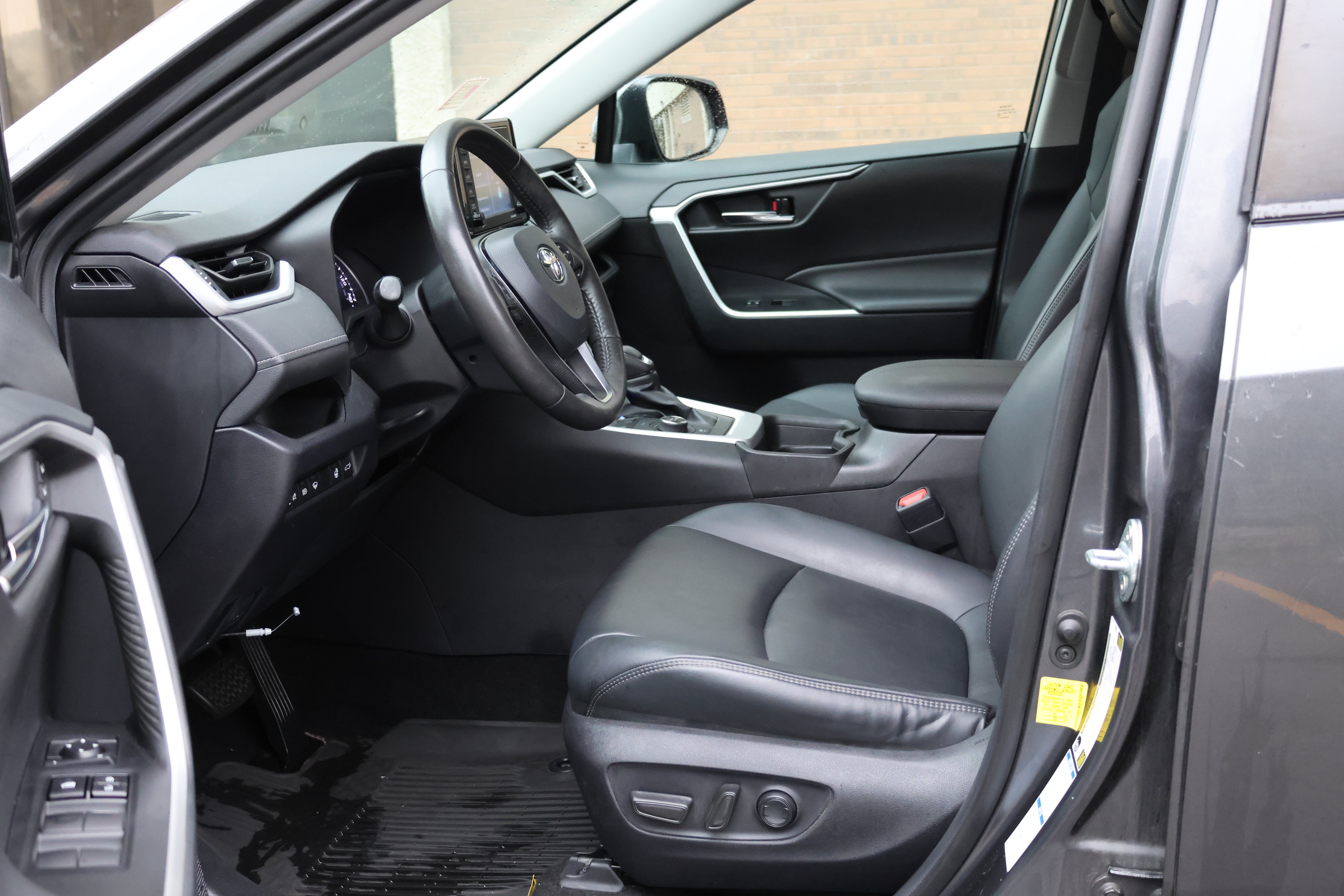 Used 2021 Toyota RAV4 XLE Premium AWD/4WD image 21