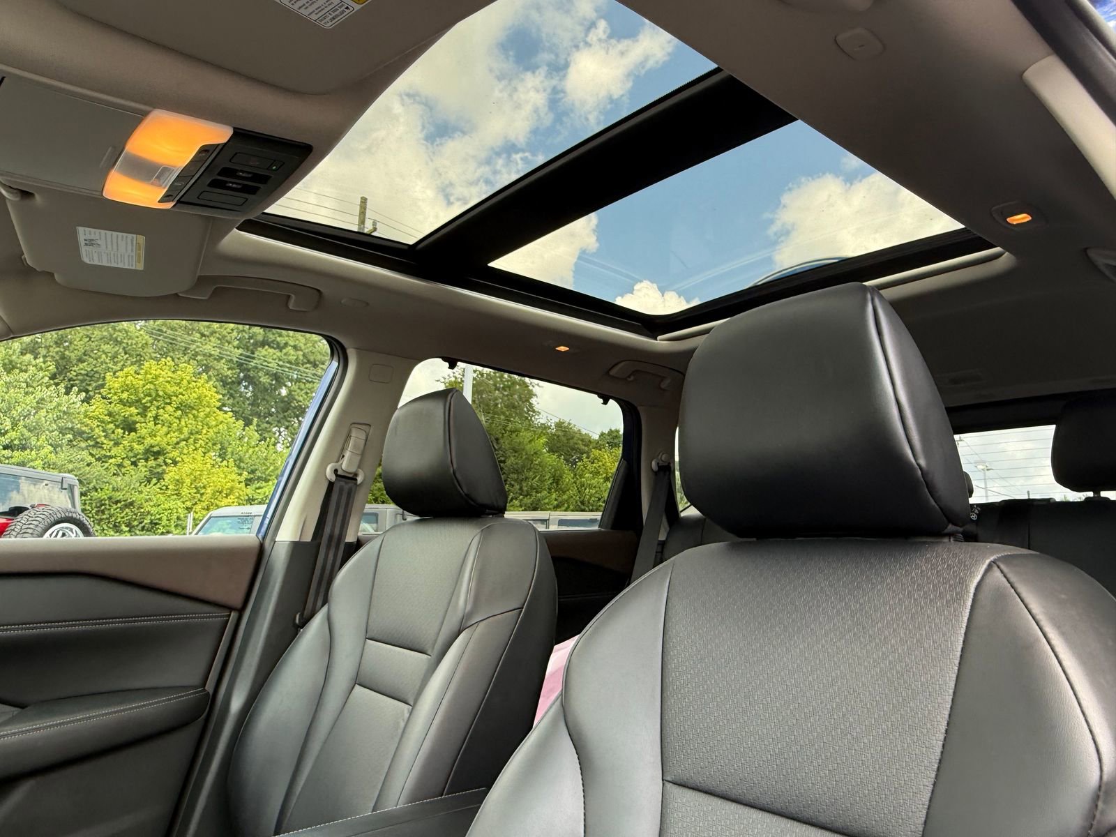 Used 2023 Nissan Rogue SV w/ SV Premium B Package image 12