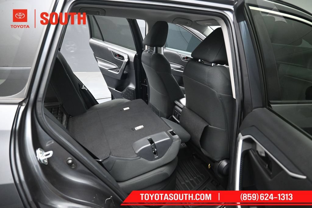 Used 2021 Toyota RAV4 LE AWD/4WD image 27