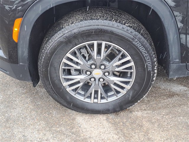 Used 2025 Chevrolet Traverse LT image 9