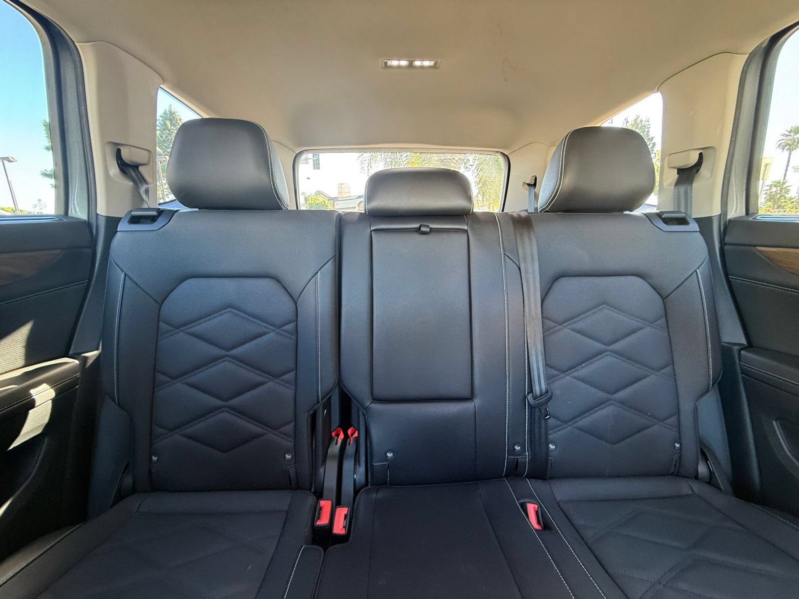 Used 2025 Volkswagen Atlas SE AWD/4WD image 38