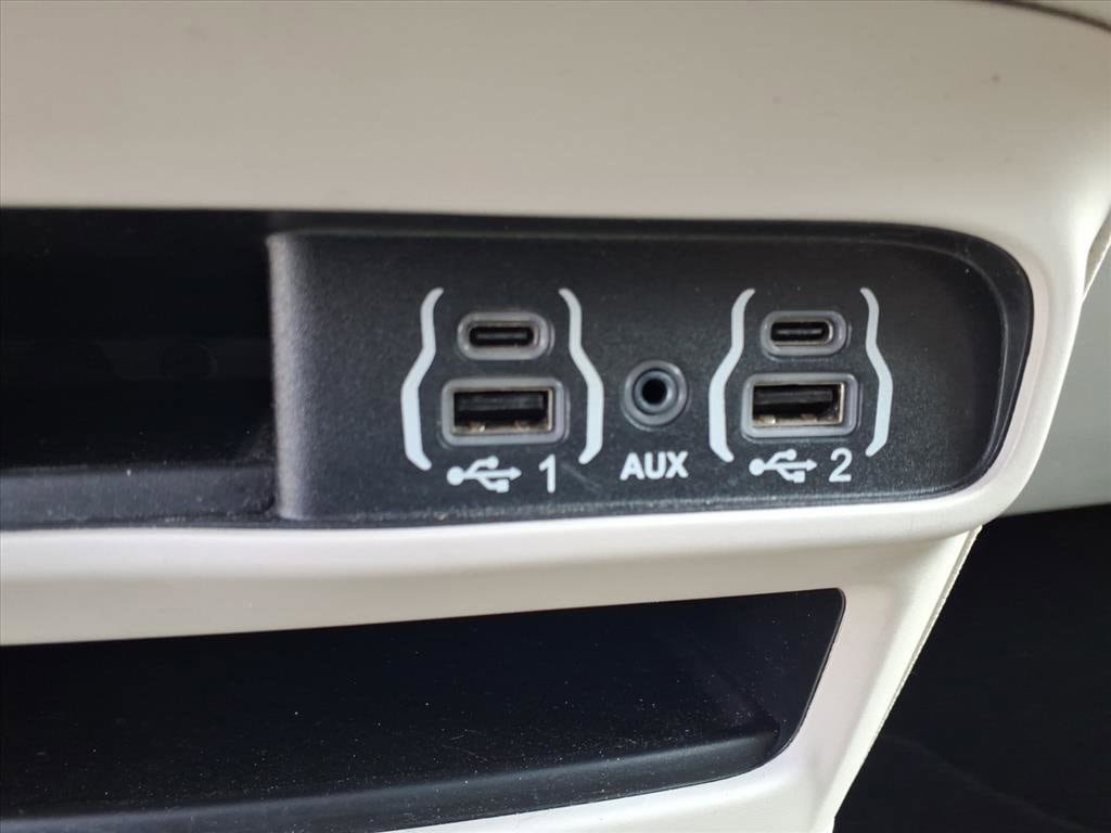 Used 2022 Chrysler Voyager LX FWD image 29