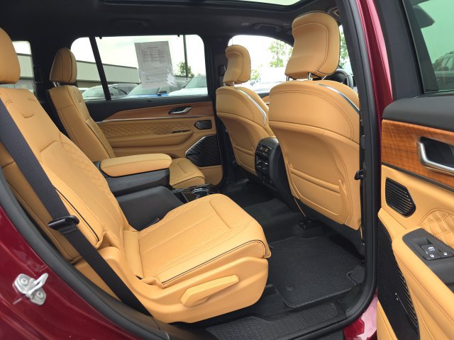 Used 2025 Jeep Grand Cherokee L Summit AWD/4WD image 49