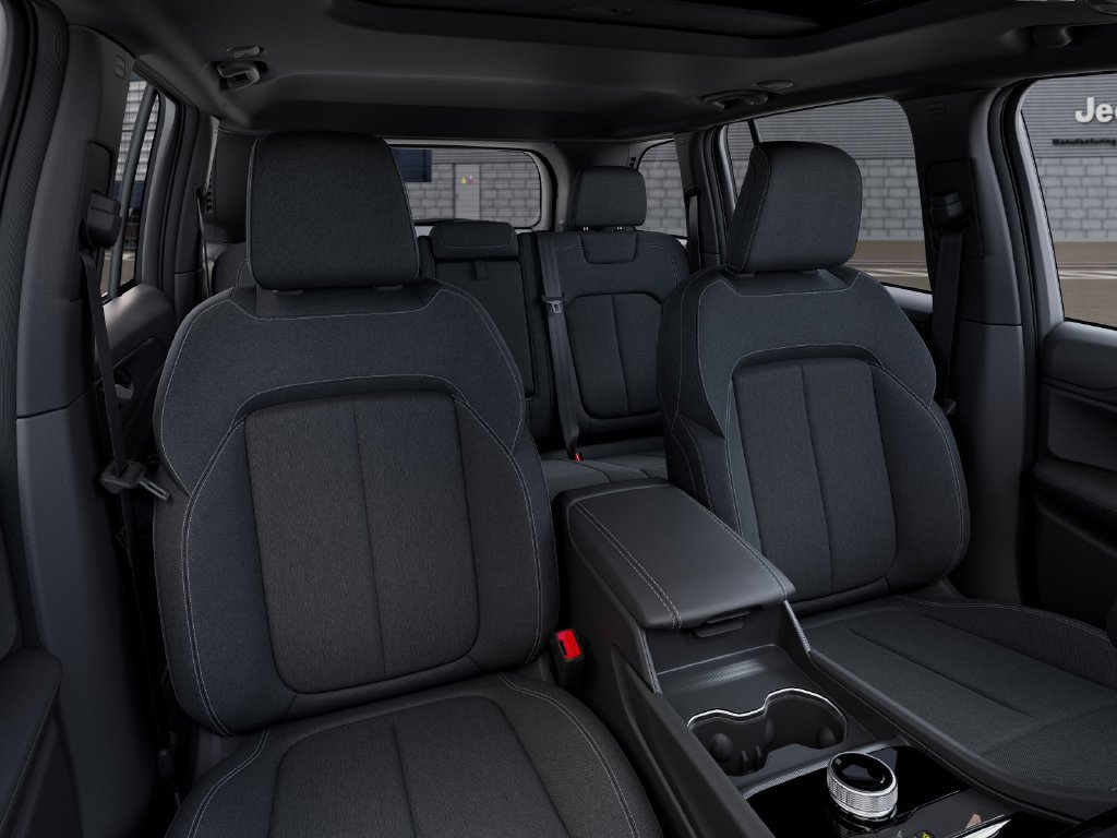 New 2025 Jeep Grand Cherokee Laredo X w/ Luxury Tech Group I RWD image 17