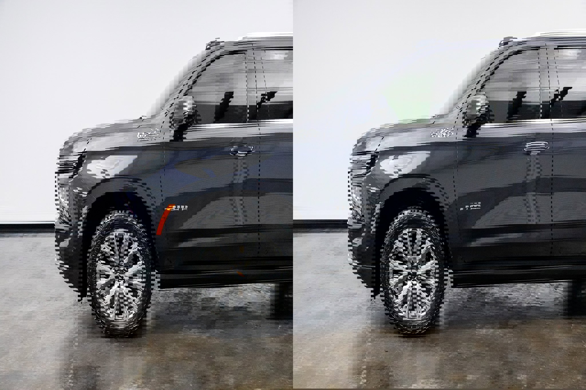 Used 2025 Chevrolet Tahoe High Country image 3