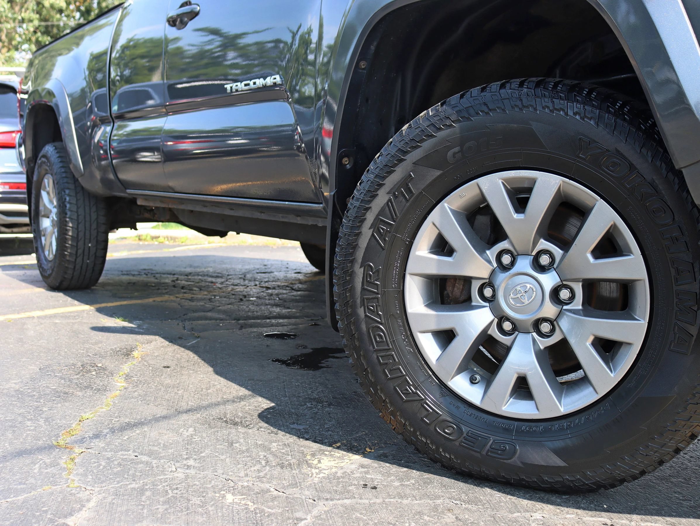 Used 2018 Toyota Tacoma SR5 AWD/4WD image 5