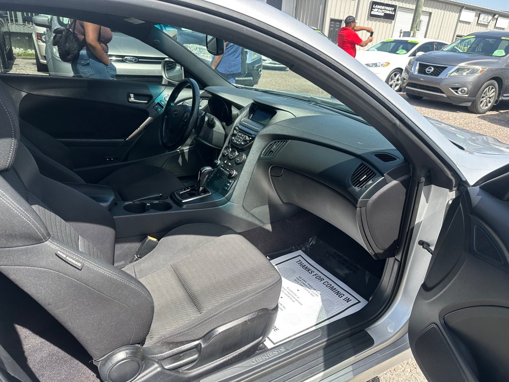 Used 2014 Hyundai Genesis 2.0T RWD image 12