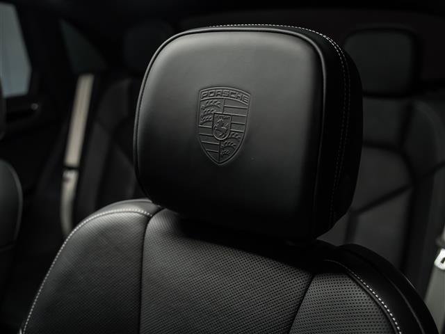 Used 2026 Porsche Macan AWD/4WD image 25