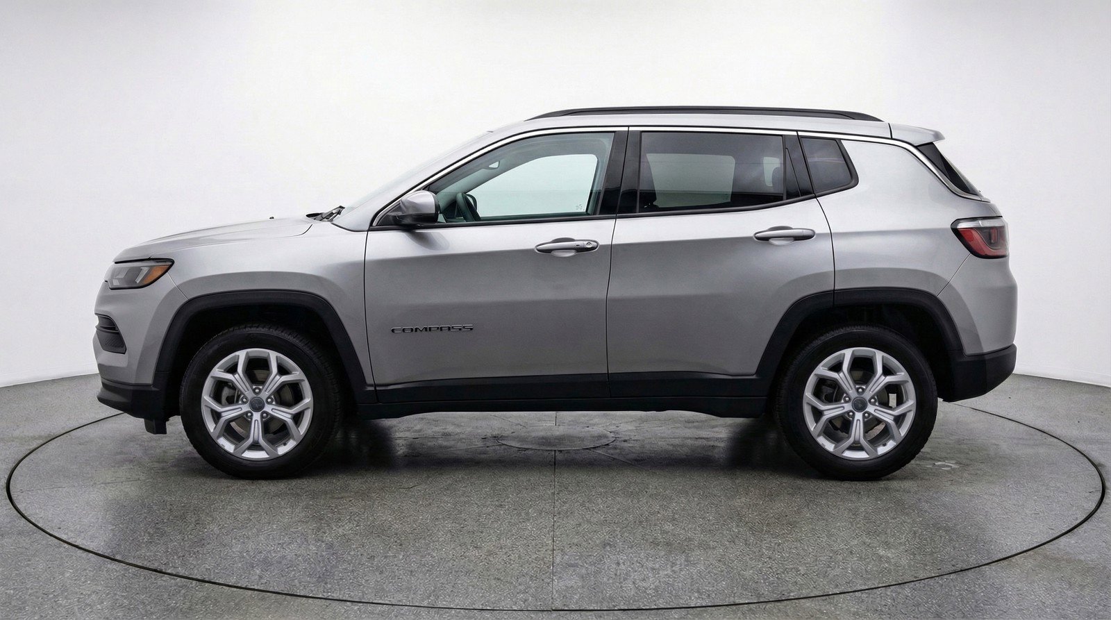 Used 2025 Jeep Compass Latitude image 5