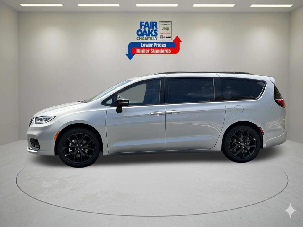 New 2026 Chrysler Pacifica Select w/ S Appearance Package FWD image 11