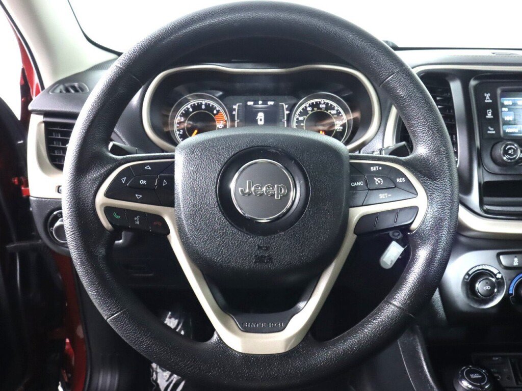 Used 2016 Jeep Cherokee Sport AWD/4WD image 11