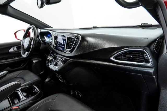 Used 2019 Chrysler Pacifica Touring-L w/ S Appearance Package FWD image 10