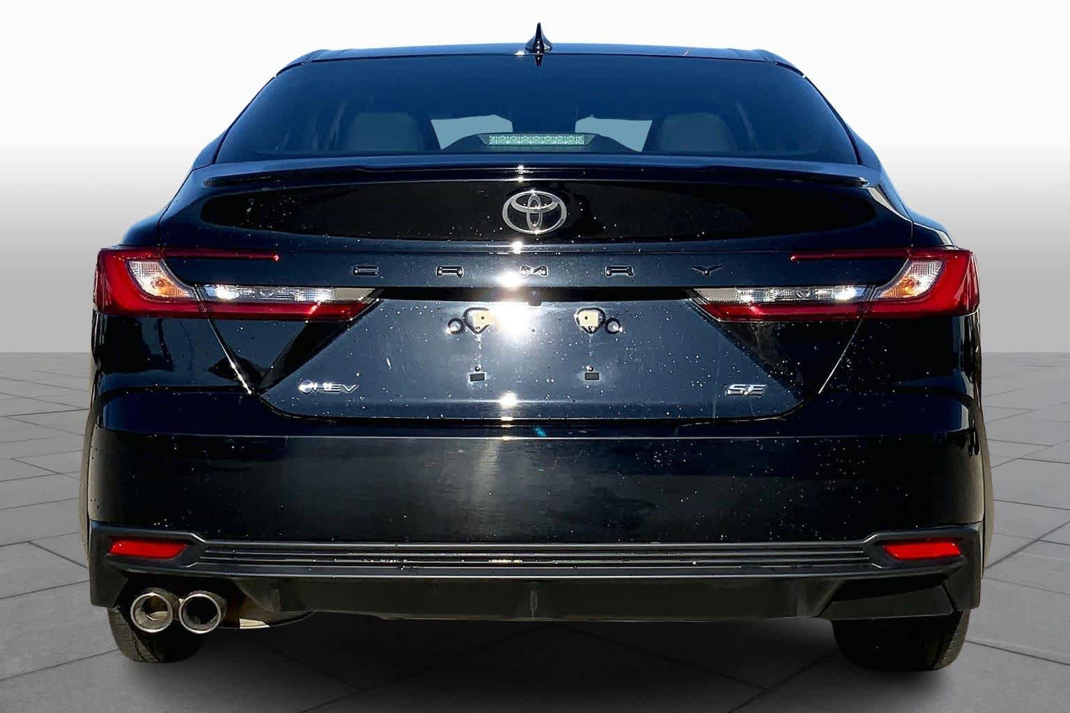 Used 2025 Toyota Camry SE FWD image 5