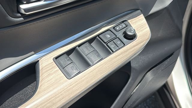 Certified 2023 Toyota Venza XLE AWD/4WD image 18