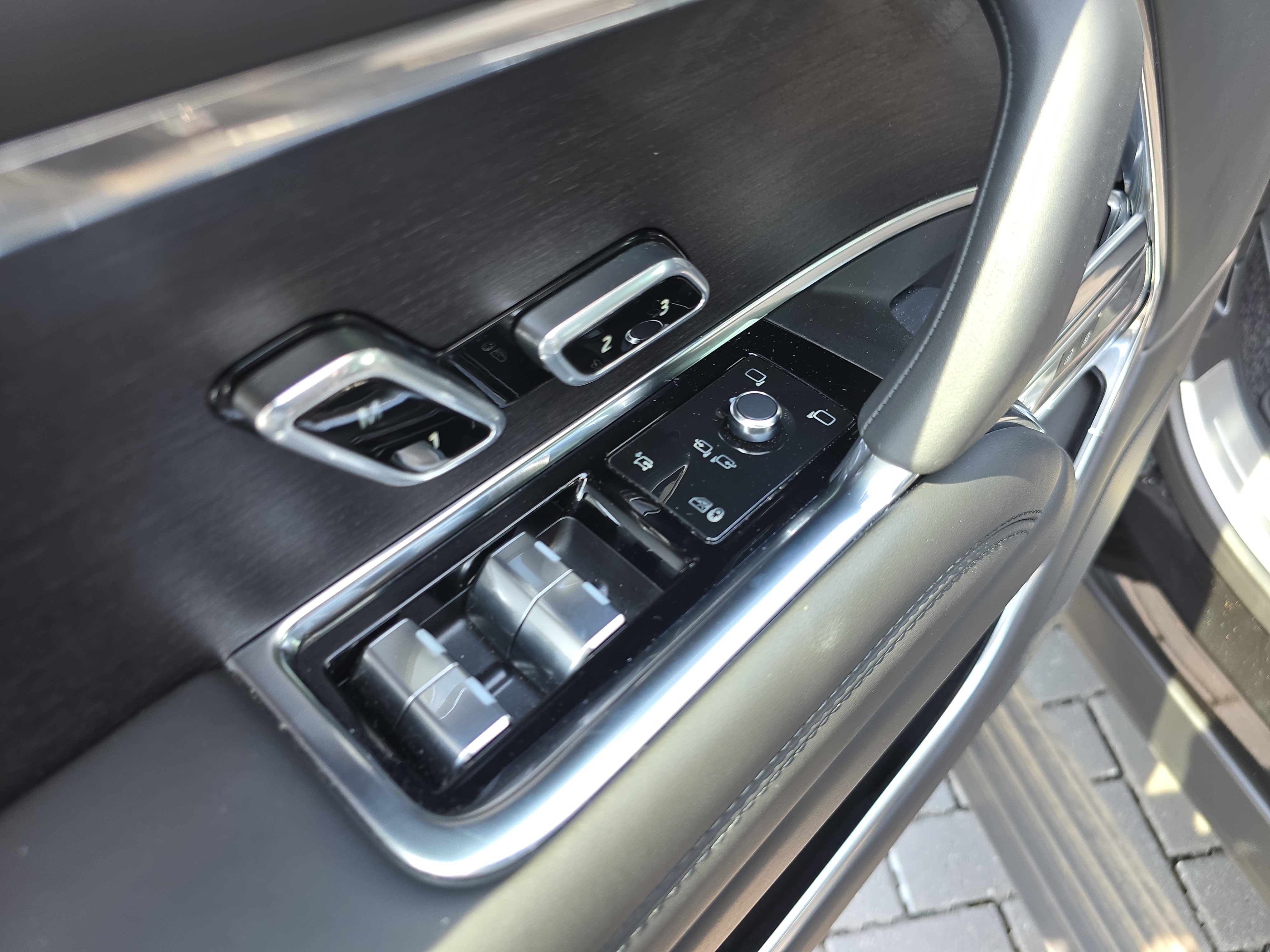 Certified 2025 Land Rover Range Rover SE AWD/4WD image 19
