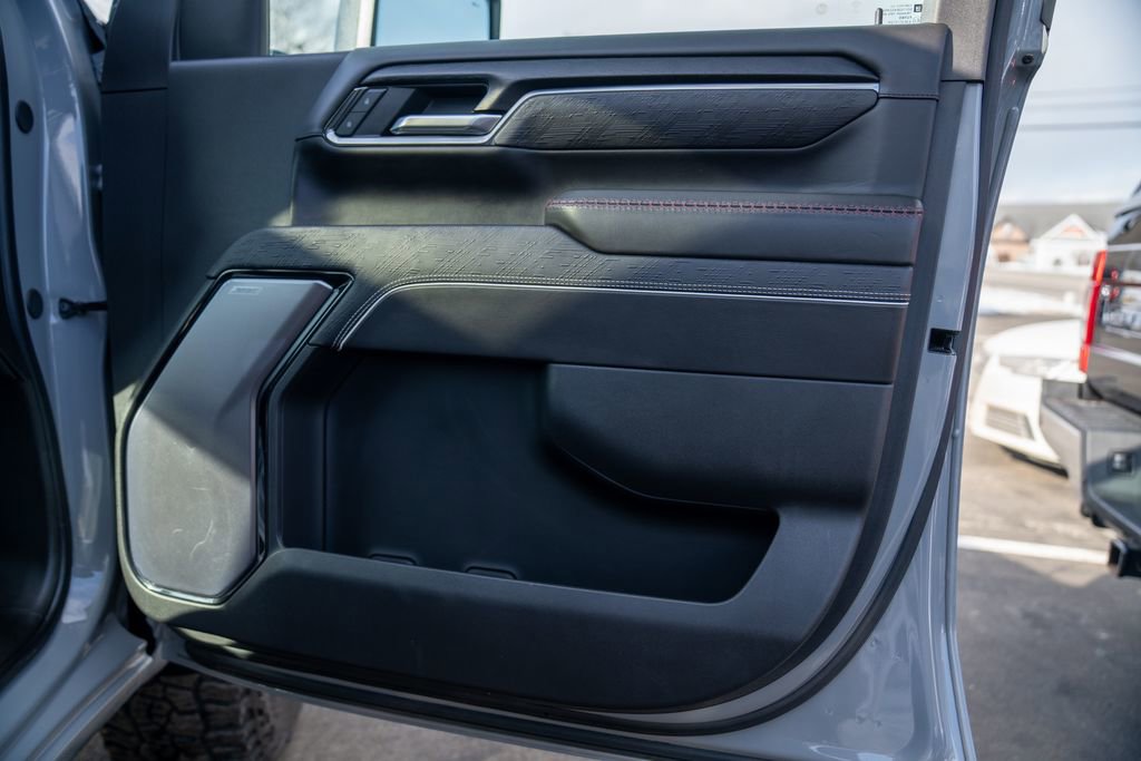 Used 2024 GMC Sierra 2500 AT4X image 11