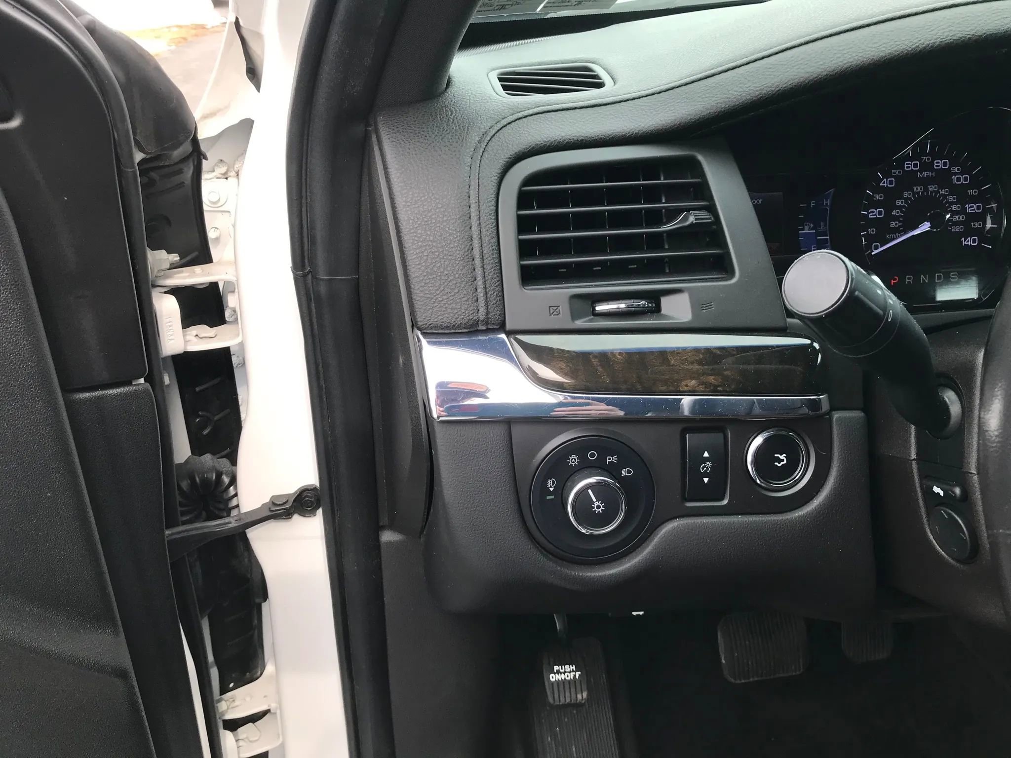 Used 2014 Lincoln MKS Sedan 4D w/ Equipment Group 101A image 14