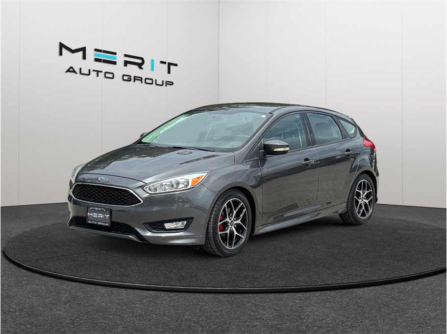 Used 2015 Ford Focus SE w/ SE Sport Package FWD image 4