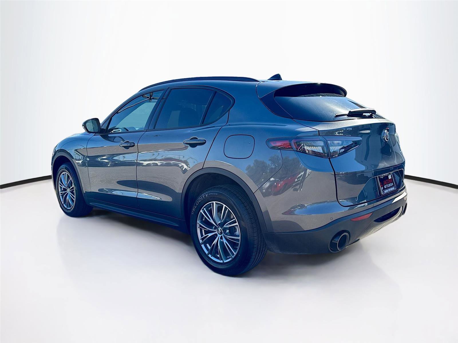 Used 2024 Alfa Romeo Stelvio Sprint image 5