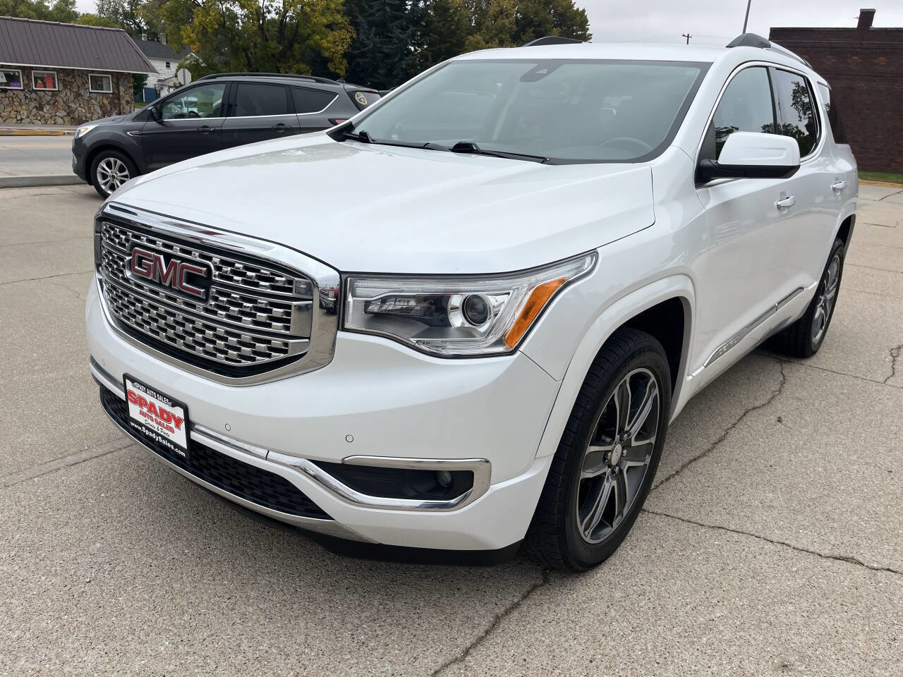 Used 2018 GMC Acadia Denali w/ LPO, Cargo Package image 2