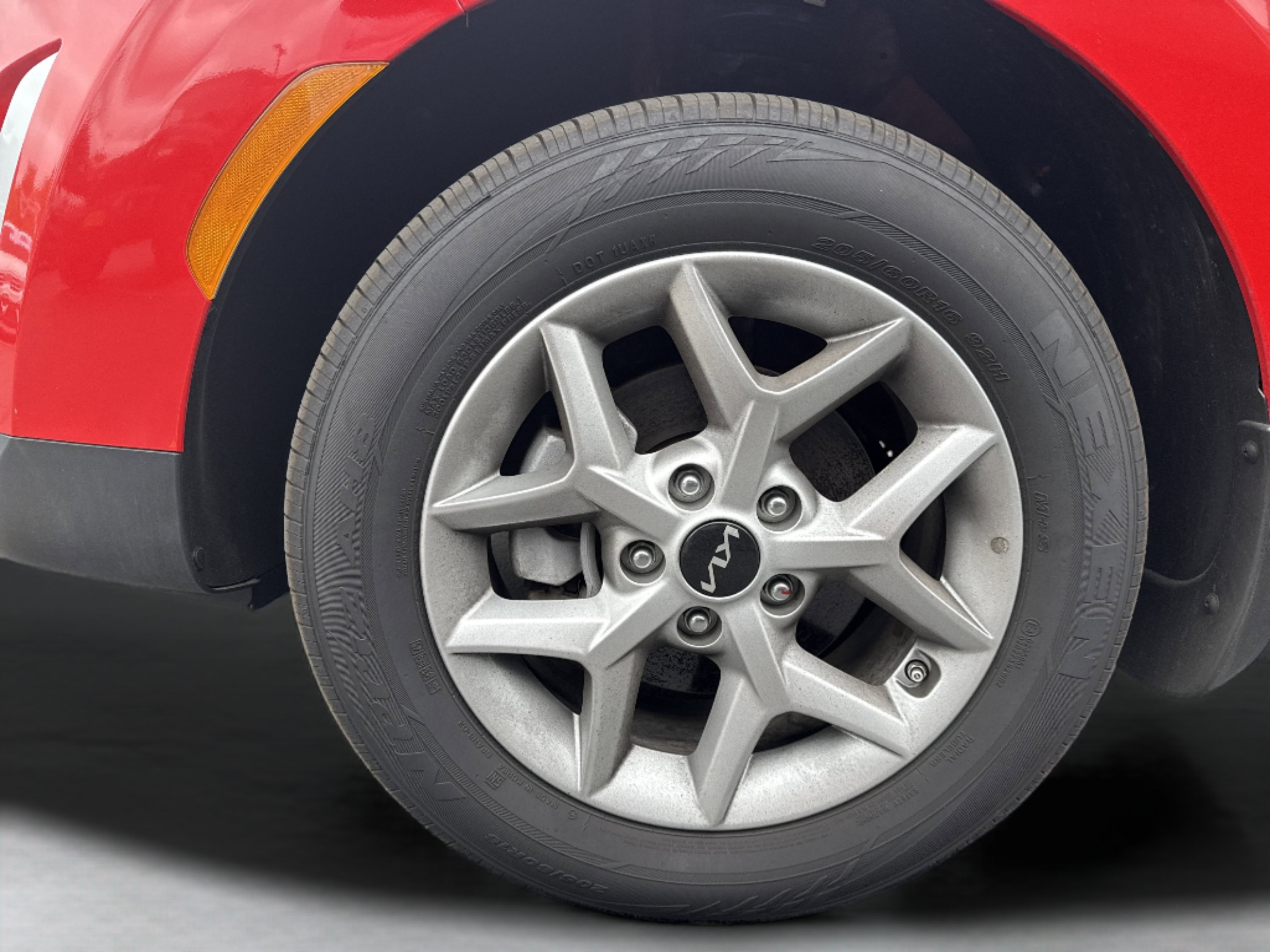 Used 2025 Kia Soul LX w/ LX Technology Package FWD image 36