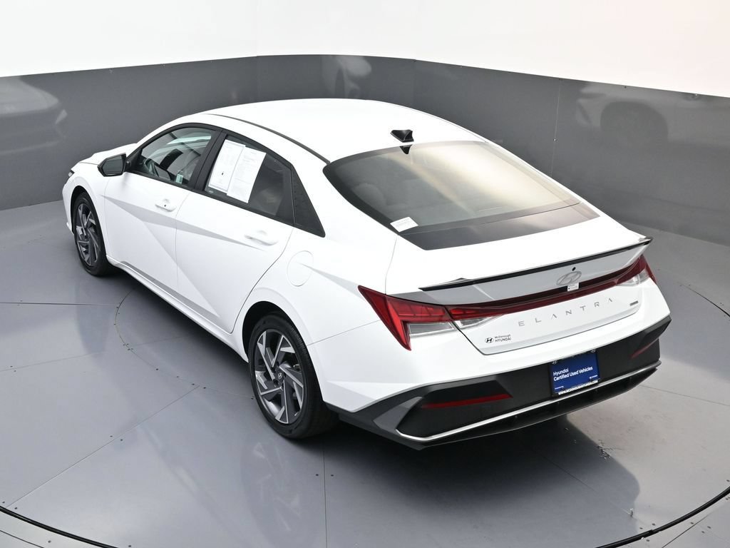 Certified 2025 Hyundai Elantra SEL FWD image 18