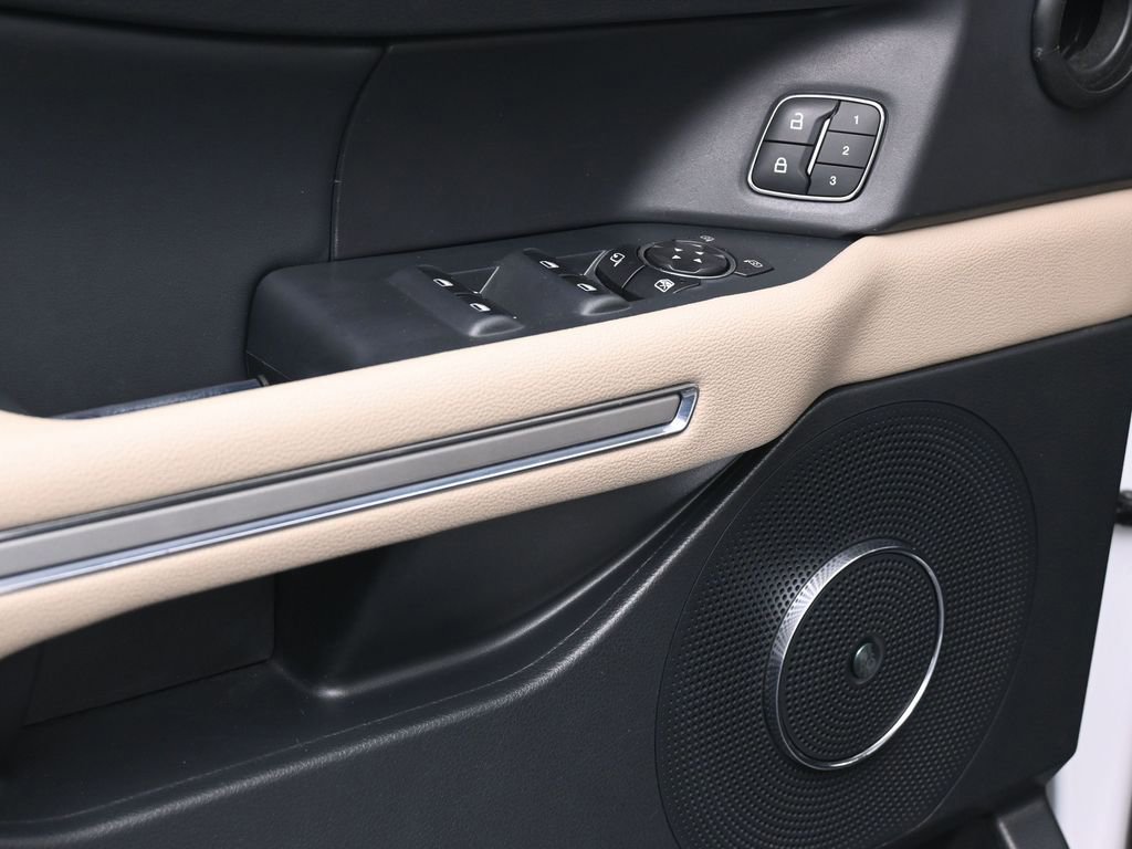 Used 2022 Ford Expedition Max Limited image 19