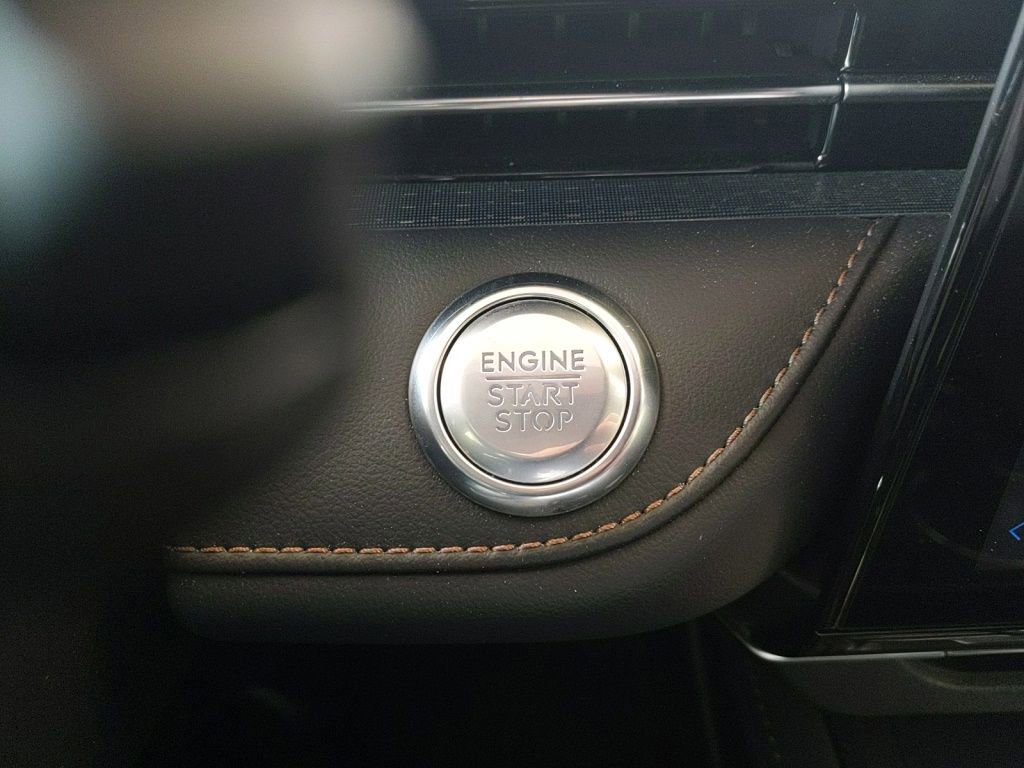 Certified 2025 Lincoln Nautilus Premier w/ Jet Appearance Package AWD/4WD image 21