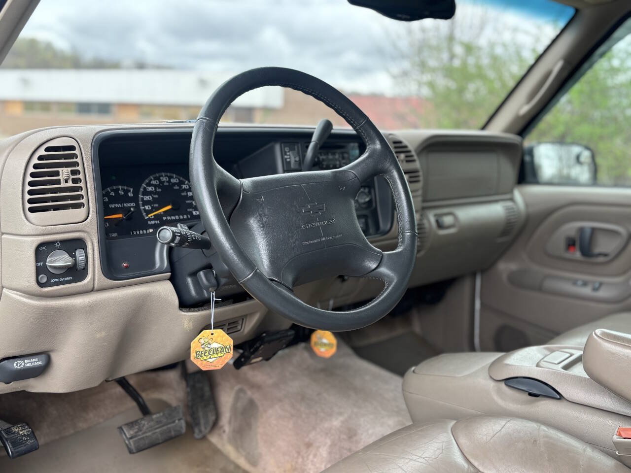 Used 1997 Chevrolet Tahoe 4WD w/ Preferred Equipment Group 3 image 9