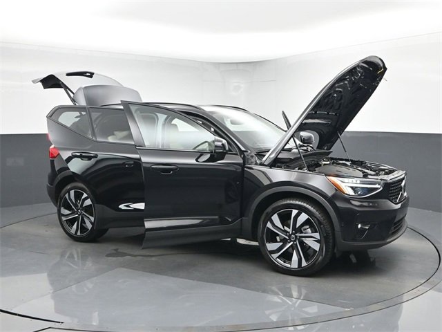 Used 2024 Volvo XC40 B5 Plus w/ Climate Package image 54