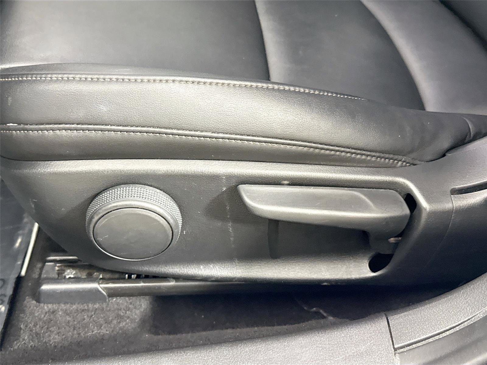Used 2019 MAZDA MAZDA3 Hatchback image 28