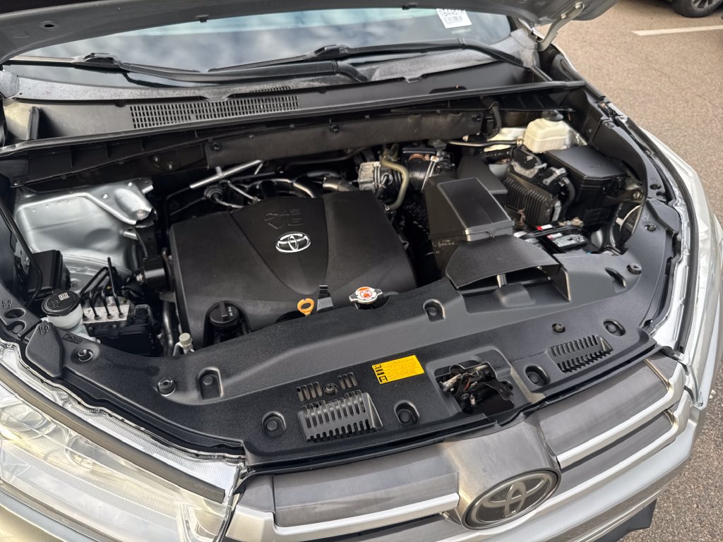Used 2019 Toyota Highlander LE AWD/4WD image 47