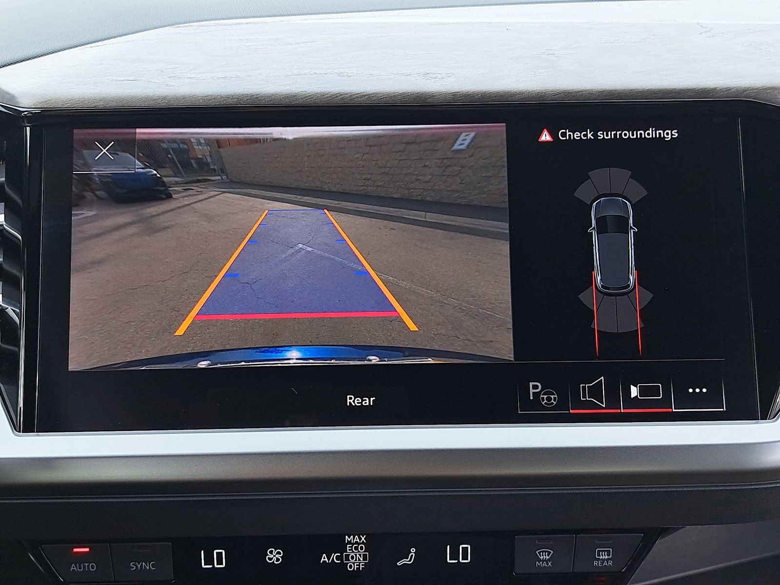 Used 2024 Audi Q4 e-tron Premium Plus image 27