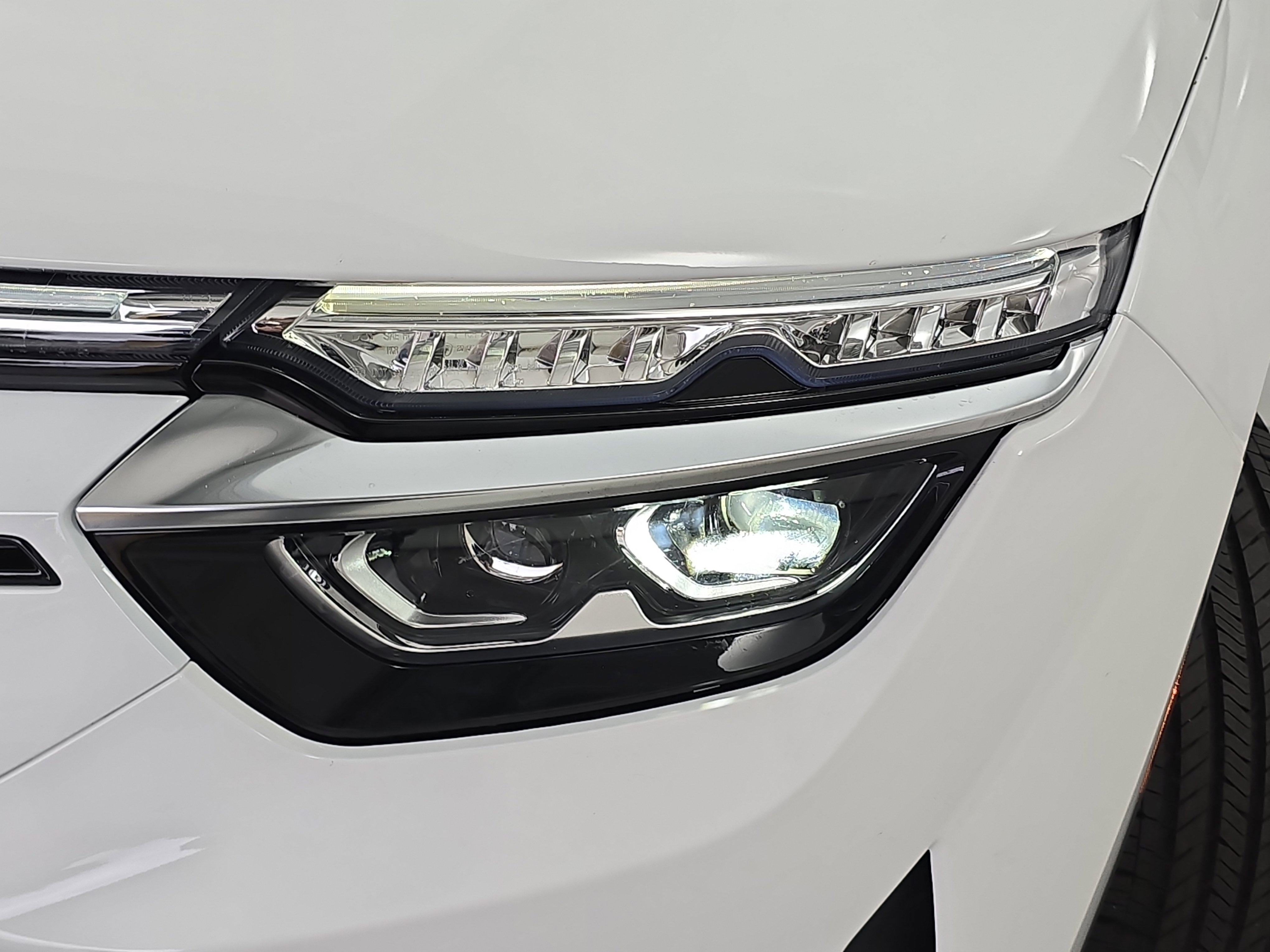 New 2025 VinFast VF 8 Plus image 30