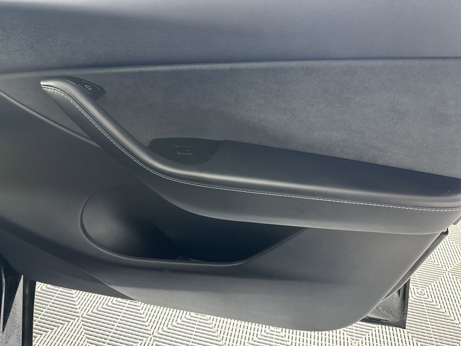 Used 2021 Tesla Model Y Long Range image 32