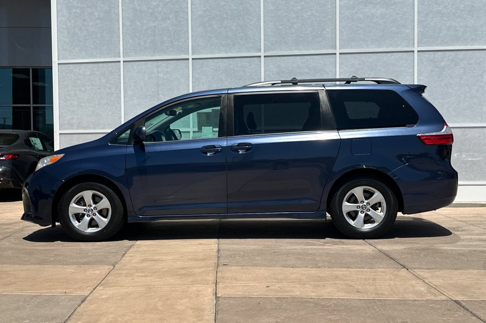 Certified 2018 Toyota Sienna LE w/ Carpet Mat Package FWD image 8