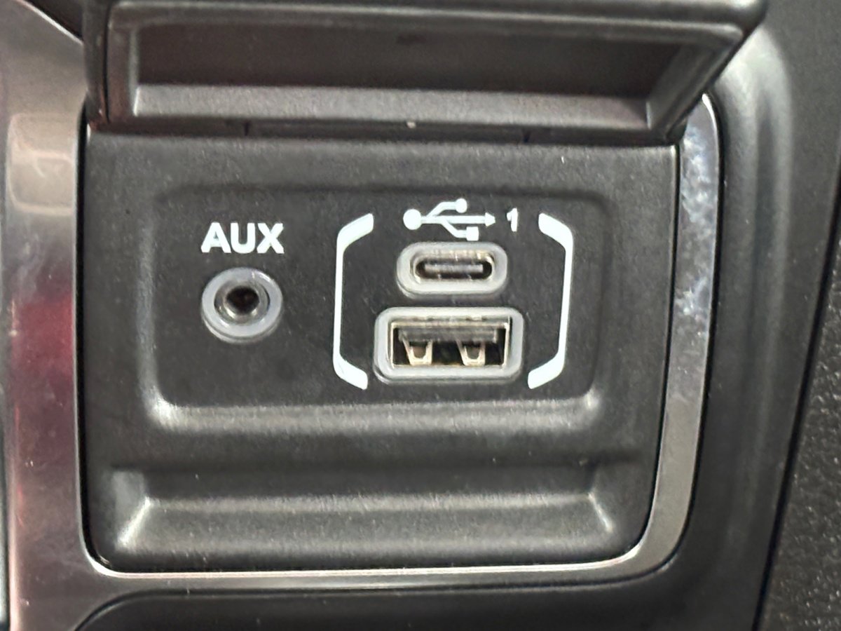 Used 2024 Jeep Wrangler Sport S image 6