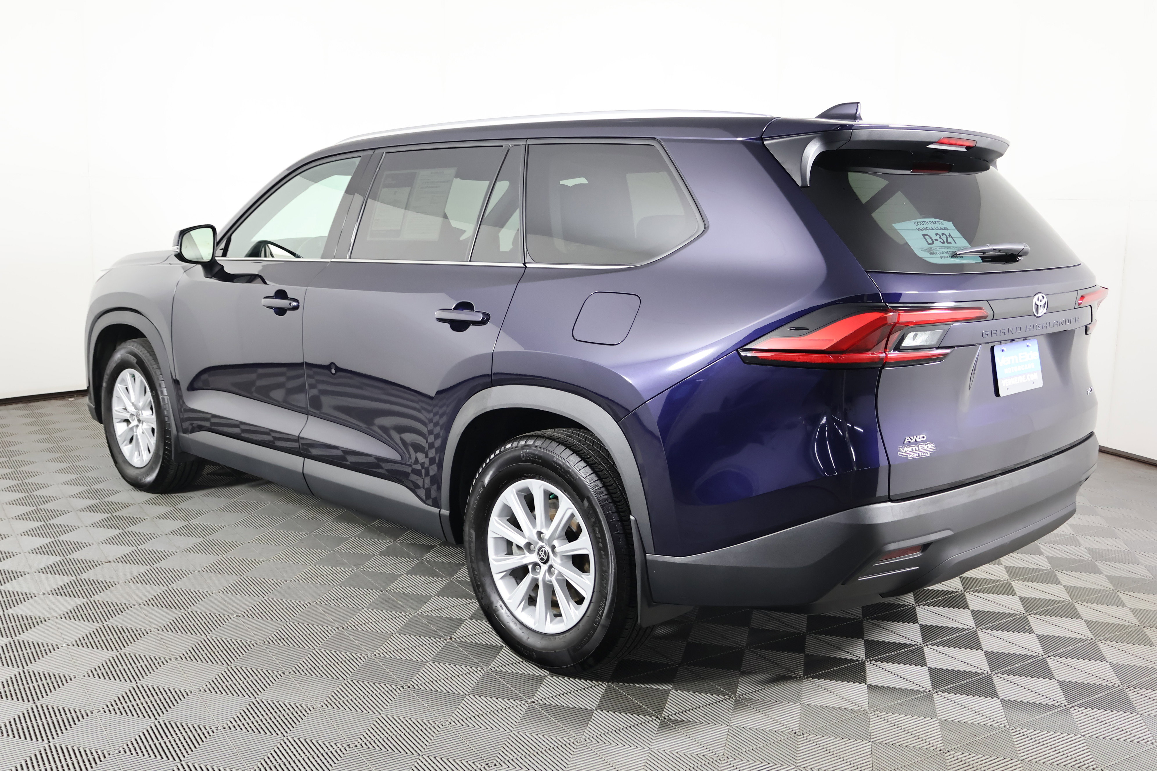 Used 2024 Toyota Grand Highlander XLE image 8