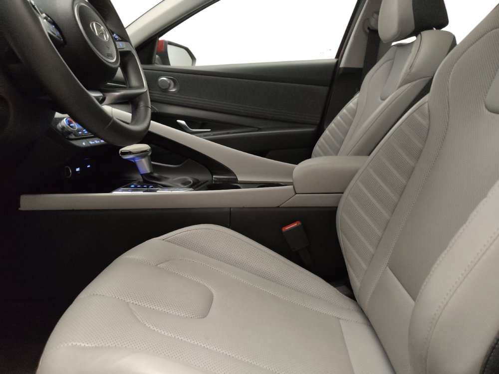 Used 2025 Hyundai Elantra Limited FWD image 17