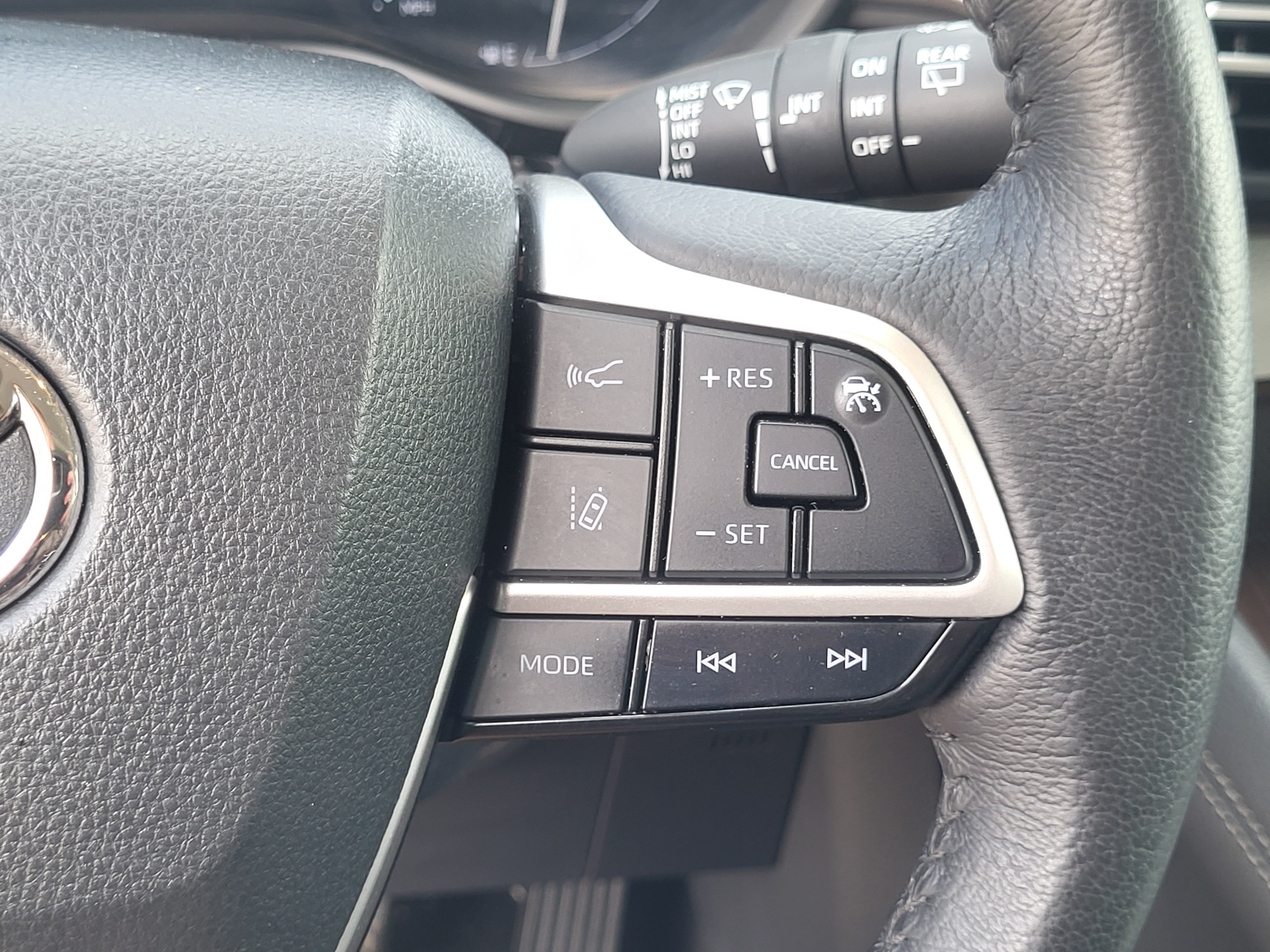 Used 2021 Toyota Sienna XLE w/ XLE Plus Package AWD/4WD image 16