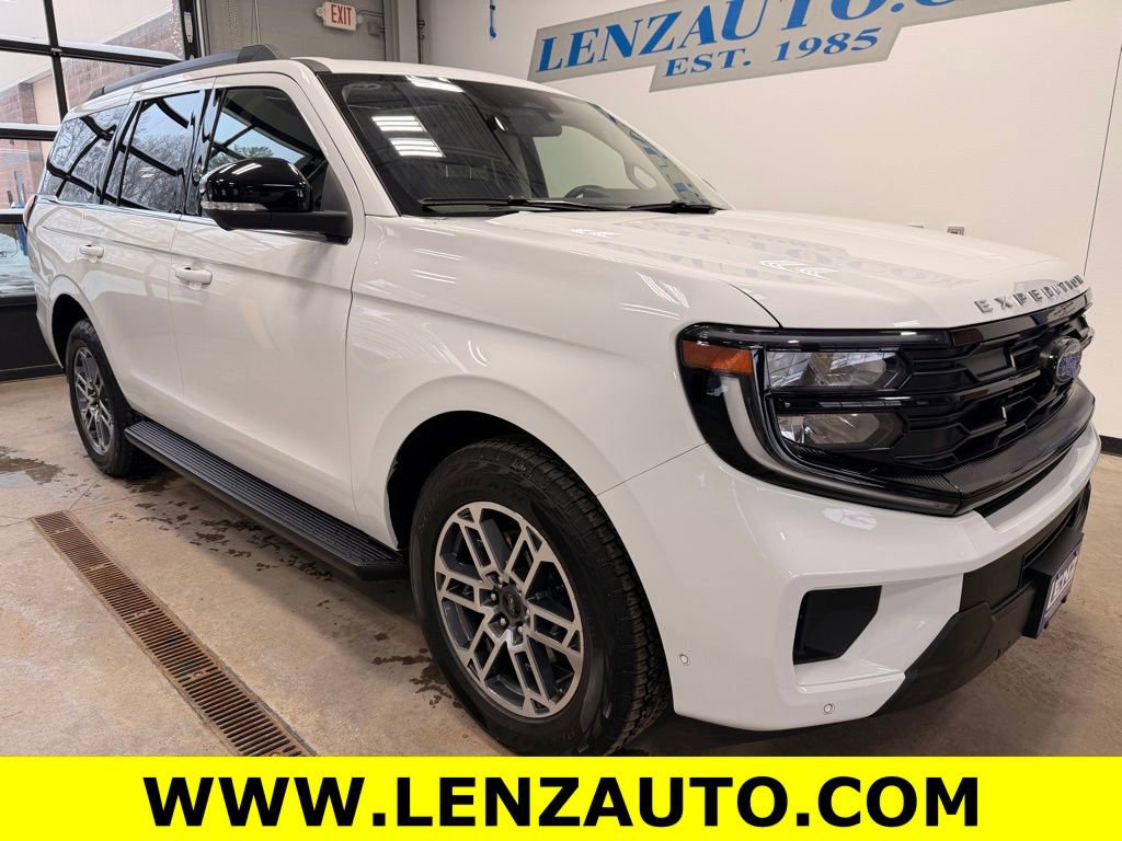 Used 2025 Ford Expedition Active image 2